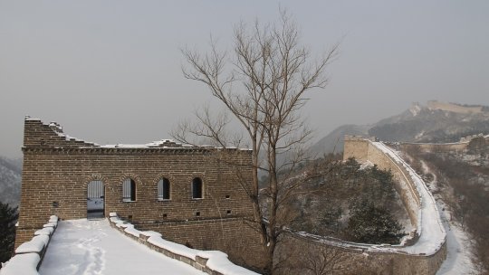 Marele Zid Chinezesc, una dintre cele 7 minuni ale lumii moderne. Se vede sau nu din spaţiu?