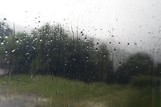 Cod galben de vreme severă în 14 județe din România. Au fost anunțate temperaturi scăzute, ploi și vânt în toată țara