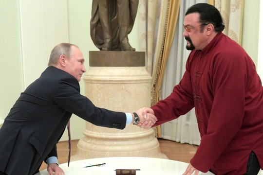 Steven Seagal, gata să lupte alături de Vladimir Putin împotriva Ucrainei: ”Voi fi mereu de partea președintelui meu”