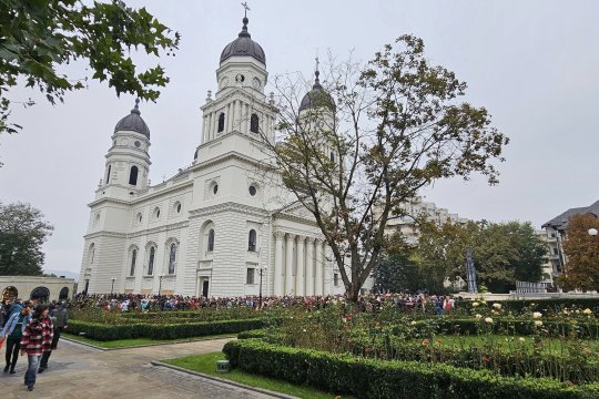 Principalii candidați în cursa pentru Palatul Cotroceni merg la slujba de Sfânta Parascheva. Cei 6 vor fi la Catedrala Mitropolitană din Iaşi