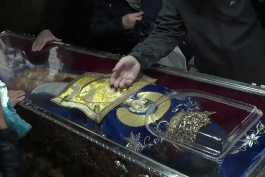 Blestemul Sfintei Parascheva. De ce nu este bine să atingi veștmintele