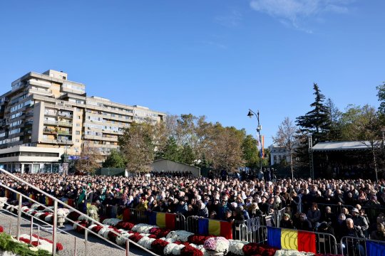 Coada de la moaștele Sf. Parascheva a depășit 7 kilometri. Credincioșii continuă să se adune la Iași