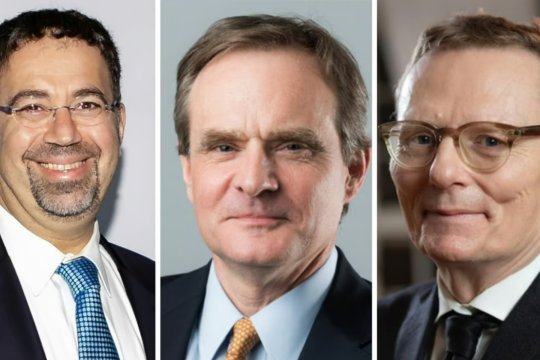Daron Acemoglu, Simon Johnson şi James A. Robinson au obținut premiul Nobel pentru Economie. Lucrările lor au revoluționat prosperitatea economică