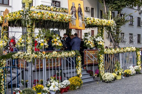 Pelerinajul dedicat Sfintei Cuvioase Parascheva a ajuns la final. 38.000 de oameni au așteptat azi-noapte pentru a se închina lângă raclă