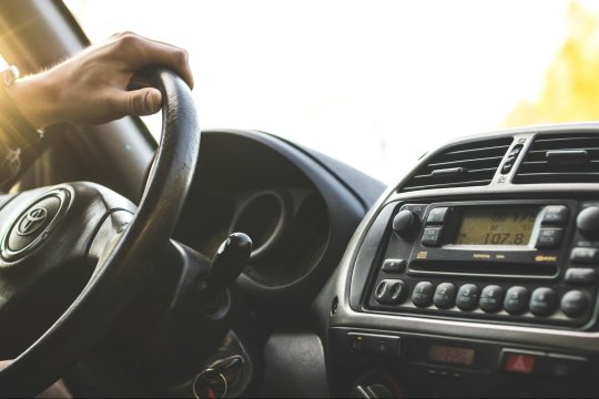 Noi prevederi pentru șoferii tineri. Ce mașini nu vor mai avea voie să conducă