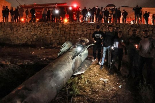 Imagini șocante din Israel. Cratere uriașe, resturi de rachete și cariere distruse după atacul iranian