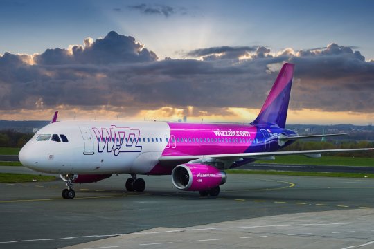 Un avion cu 228 de pasageri la bord a aterizat de urgență la București. Cauza este una posibil tehnică