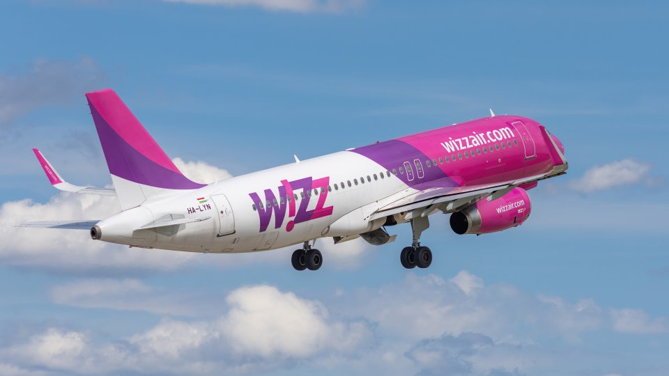 Fotografie cu un avion al companiei Wizz Air