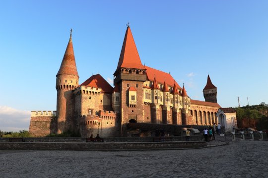 Castelul Corvinilor, tarife și program de vizitare. Povestea celui mai vizitat obiectiv turistic din Transilvania