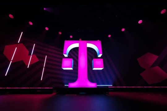 Tranzacția anului. Doi giganți ai telecomunicațiilor se unesc și cumpără Telekom