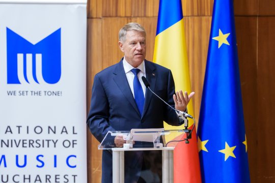 Klaus Iohannis a transmis un mesaj de Ziua Educației. ”A te dedica formării unor întregi generații este una dintre cele mai frumoase vocații”