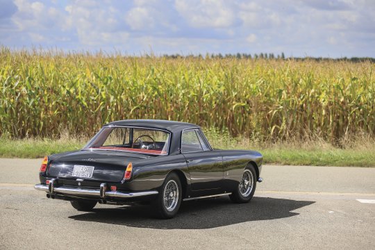 Mașina Angelinei Jolie scosă la licitație. Este vorba despre un Ferrari 250 GT