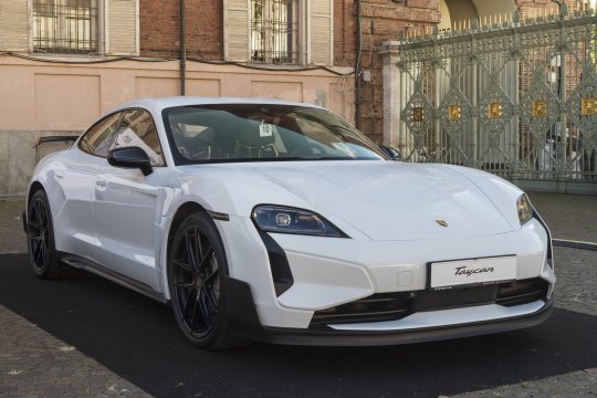 Porsche recheamă peste 27.000 de vehicule electrice în SUA. Modelele prezintă risc de scurtcircuit la baterie