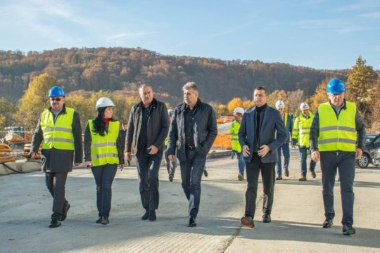 Totul despre pantofii Santoni, cei pe care îi poartă Marcel Ciolacu. Cum funcționează garanția pe viață