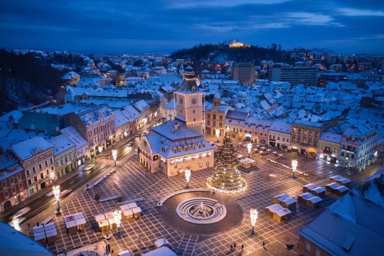Iarna își face deja simțită prezența în România. În Brașov și Predeal au apărut primii fulgi de zăpadă