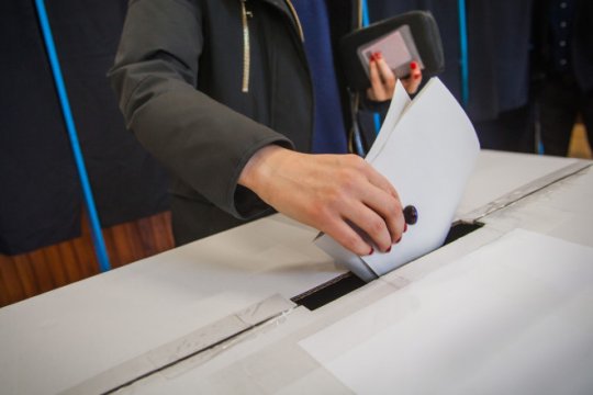 Cum arată buletinele de vot pentru referendumul local din Capitală. La ce întrebări vor răspunde bucureștenii