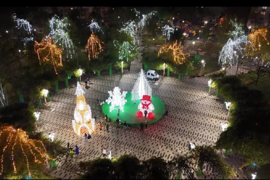Vlad Popescu Piedone a adus spiritul sărbătorilor în Sectorul 5 al Capitalei. Au fost montate peste 4,5 milioane de beculețe