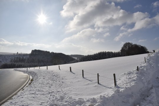 Județul în care sunt închise 27 de drumuri pe timp de iarnă. Unde se află acesta