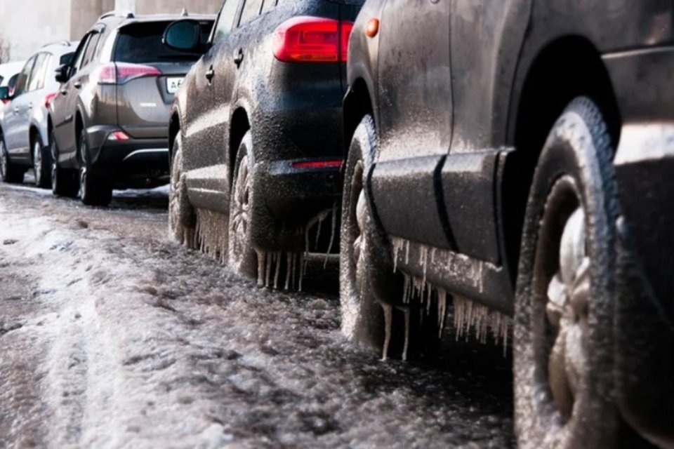 Gheața Neagră este un fenomen care îi pune în pericol pe șoferi