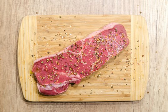 Carnea de porc românească, lux pentru români de sărbători. Porcul ”străin” câștigă teren pentru că este mai ieftin