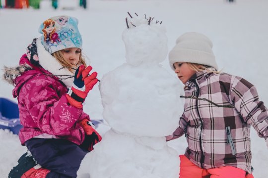 Când vor lua vacanța de iarnă elevii din România. Câte zile vor sta acasă