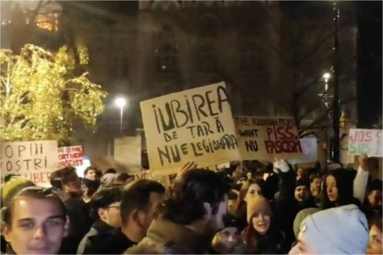 Continuă protestele în România, după primul tur al alegerilor prezidențiale: ”Tinerii vă cer în cor, nu votați un dictator”