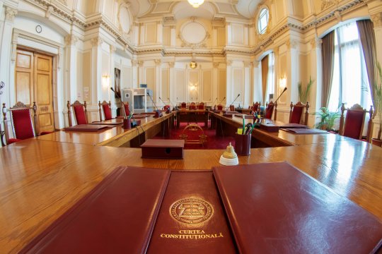 SURSE: CCR cere renumărarea voturilor din primul tur al alegerilor prezidențiale. Validarea și cererea de anulare s-au amânat pentru vineri