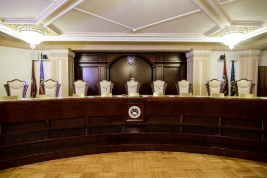 Cine sunt cei 9 judecători ai CCR. Ei au decis renumărarea voturilor din primul tur al alegerilor prezidențiale 2024