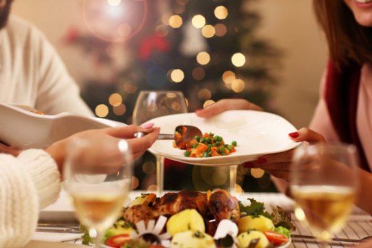Masa pentru sărbătorile de iarnă 2024, mai scumpă, față de anul precedent. Prețurile la alimente au crescut considerabil