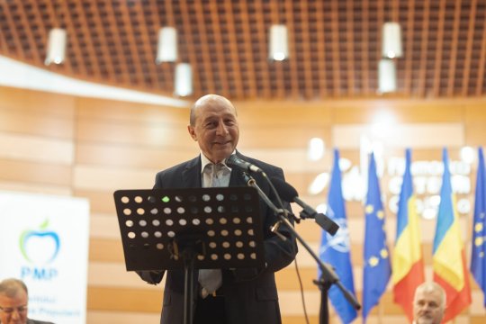 Traian Băsescu își sărbătorește astăzi ziua de naștere. Fostul președinte al României împlinește 73 de ani