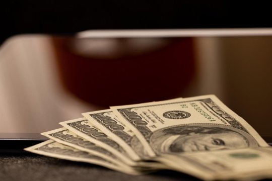 Ce salariu are un președinte american. Diferența de la cer la pământ dintre venitul unui șef de stat din SUA și Klaus Iohannis