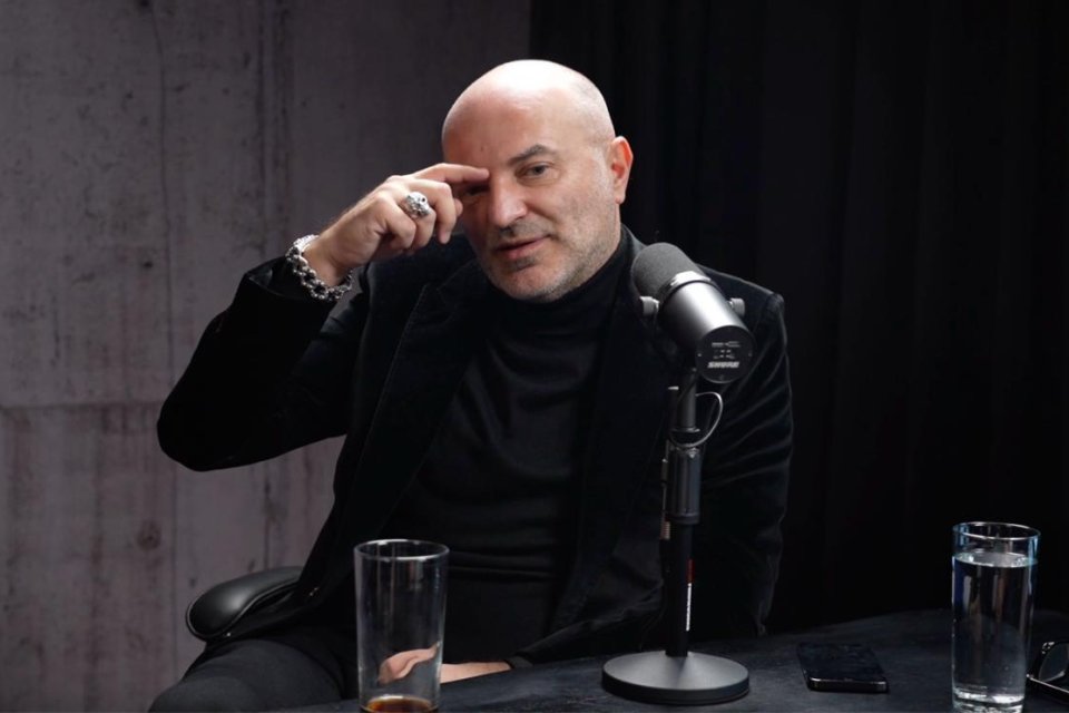 Dan Capatos este moderatorul emisiunii 'Un Show Păcătos'