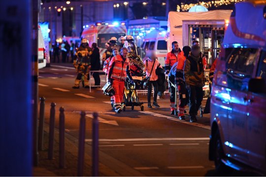 Un târg de Crăciun din Germania a fost victima unui atac terorist. Peste 70 de persoane au ajuns pe mâna medicilor