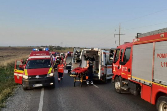 S-a activat Planul Roșu de intervenție la Sibiu! Patru mașini au fost implicate într-un accident grav