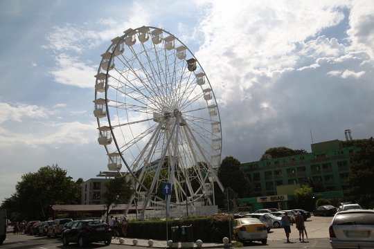 Întâmplare nefericită la Târgul de Crăciun din Galați. Roata panoramică s-a blocat în timp ce zeci de persoane se aflau în interior