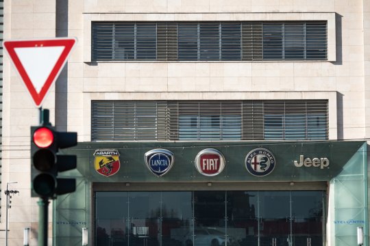 Salariu de 36,4 milioane de euro pentru șeful Stellantis! Care e media salariilor în grupul care deține FIAT, Chrysler sau Jeep