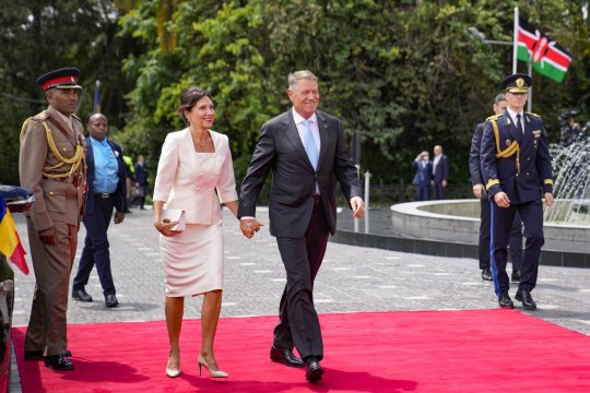 Ce salariu are Carmen Iohannis? Câştigă sau nu mai bine decât preşedintele României, Klaus Iohannis?