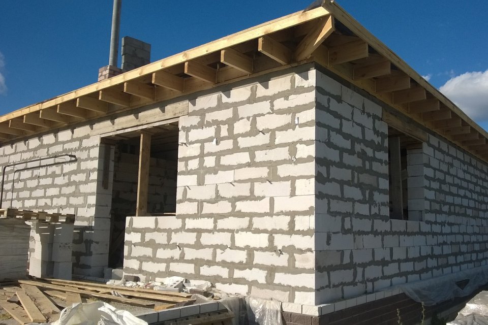 Casă în construcţie