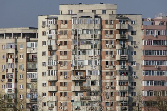 Care sunt orele de linişte la bloc? Sancţiuni mari pentru tulburarea liniştii publice, în 2024