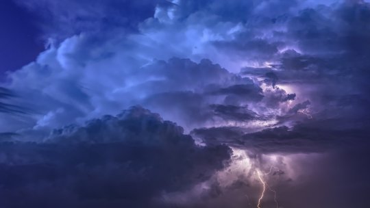 România, lovită de un ciclon în zilele următoare! Ce este şi cum se formează