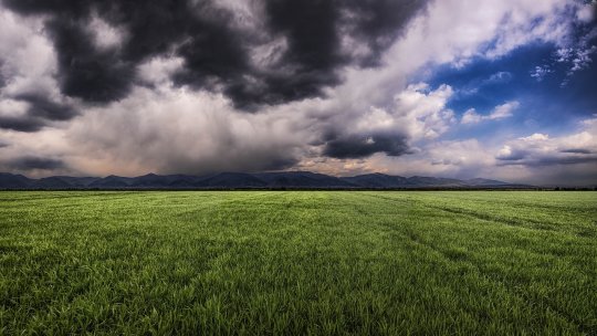 ANM anunţă vreme schimbătoare în România: peste 33 grade Celsius şi furtuni cu grindină