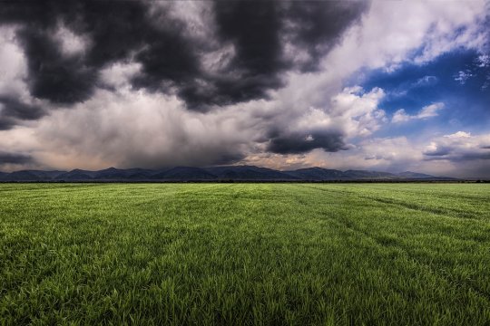 ANM anunţă vreme schimbătoare în România: peste 33 grade Celsius şi furtuni cu grindină
