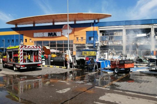 Explozie la Dedeman Botoşani! S-a activat Planul Roşu de intervenţie