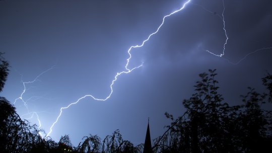 România, lovită de încă o avertizare meteo imediată. După caniculă, vin furtunile