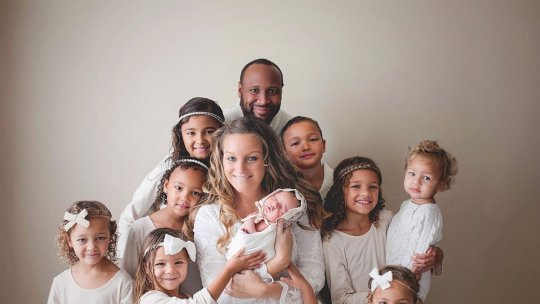 Femeia care a născut de 10 ori este gravidă iar! Are doar 40 de ani