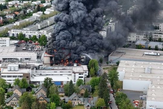 Explozie uriașă la o fabrică de medicamente. 17 persoane și-au pierdut viața și alte 30 sunt grav rănite