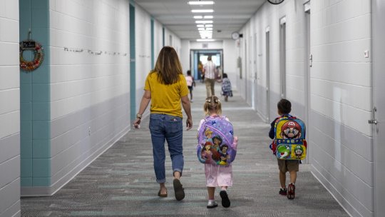 Burse de merit 2024. Câţi bani vor primi elevii cu rezultate excelente în anul şcolar care urmează