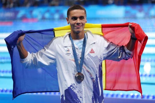 La mulți ani, David Popovici! Care este povestea din spatele campionului mondial la natație al României