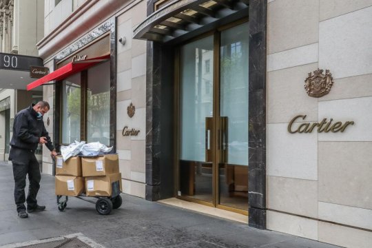 Cartier, brandul de bijuterii de lux, își va deschide primul magazin din România. Unde va fi situat acesta