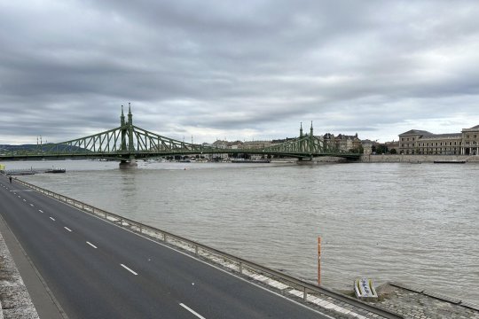 Stare de aleră în Ungaria. Fluviul Dunărea așteptat să crească cu 8 metri în următoarele zile